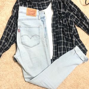 Light Wash High Wasted Levi’s Jeans